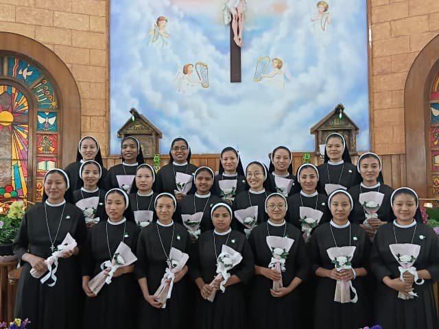 gallery collections rounded rounded-3