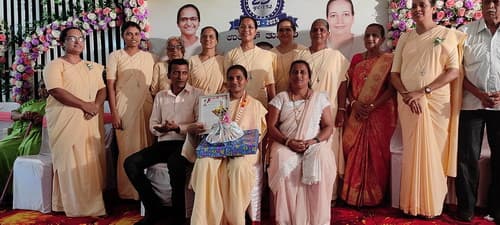 gallery collections rounded rounded-3